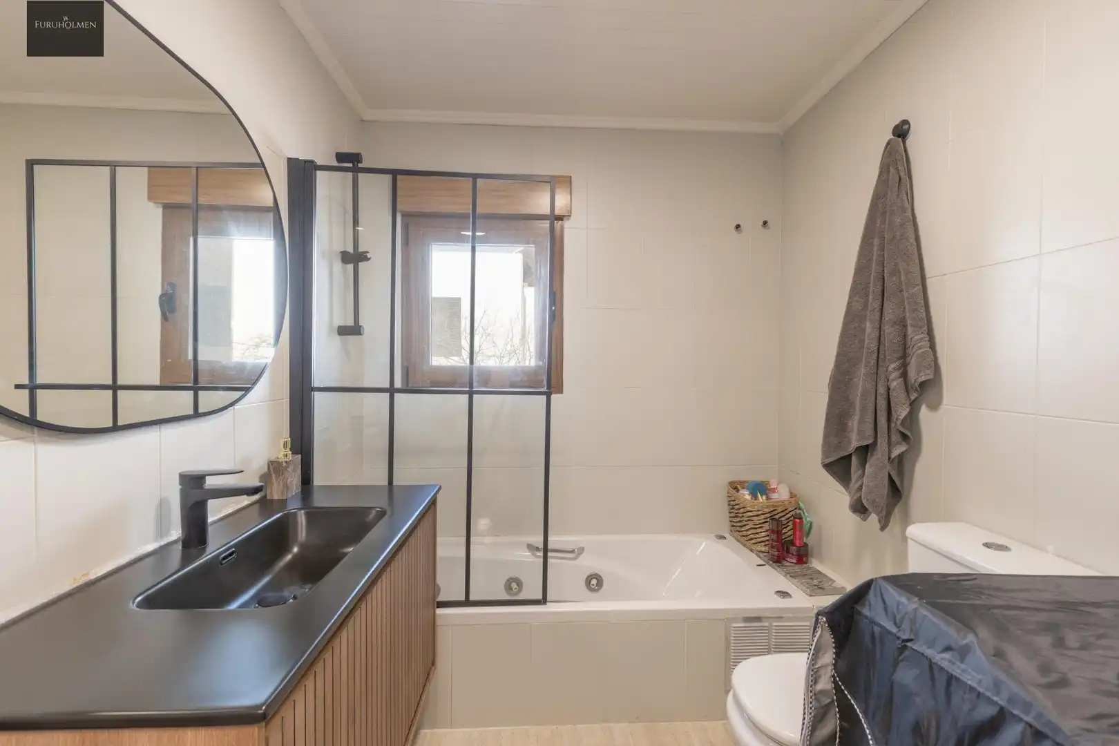 Bathroom of Flat for sale in Armilla  with Air Conditioner and Heating