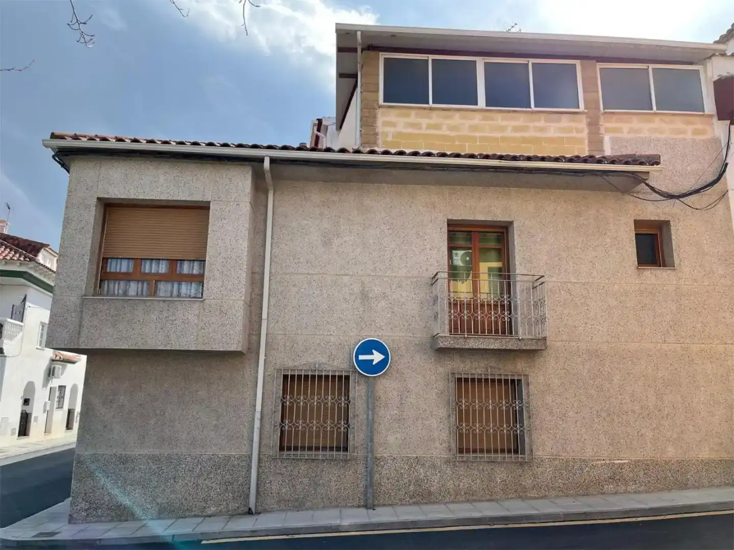 Vista exterior de Casa adosada en venta en Baza con Balcón