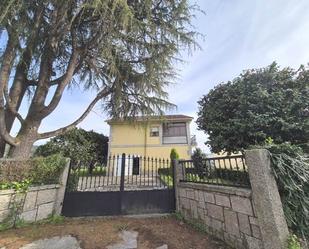 Vista exterior de Casa o xalet en venda en Vilagarcía de Arousa amb Jardí privat, Terrassa i Moblat