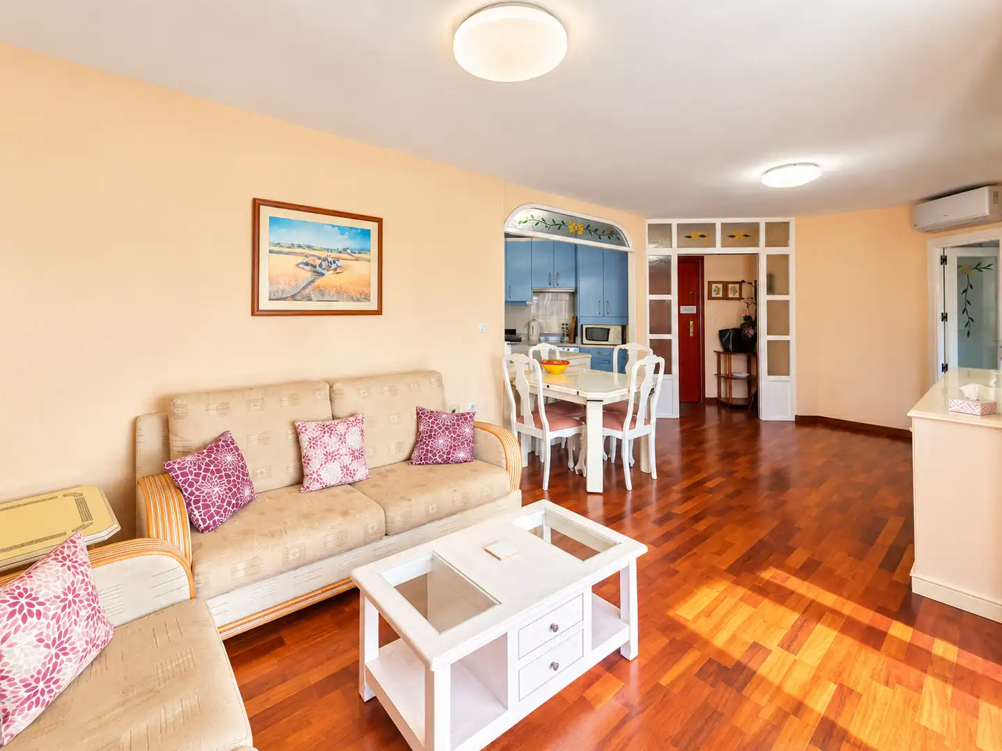 Sala d'estar de Apartament en venda en Torremolinos amb Aire condicionat, Terrassa i Moblat