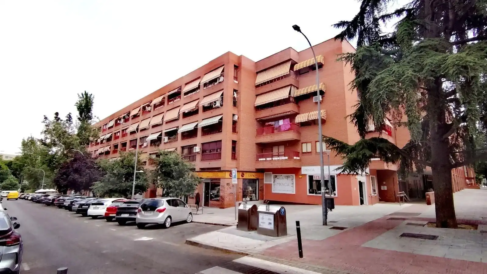 Vista exterior de Local en venta en Coslada