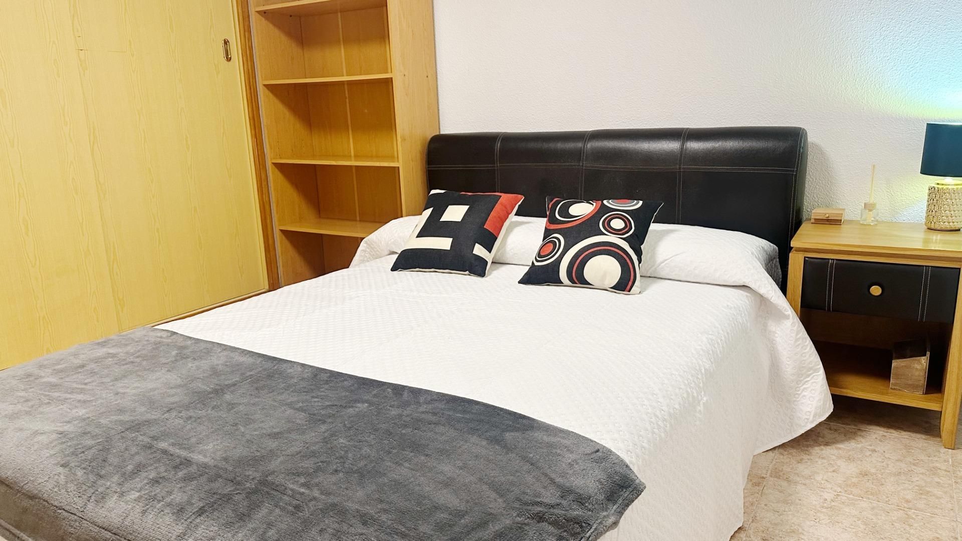Dormitori de Apartament de lloguer en Alicante / Alacant amb Calefacció i Moblat
