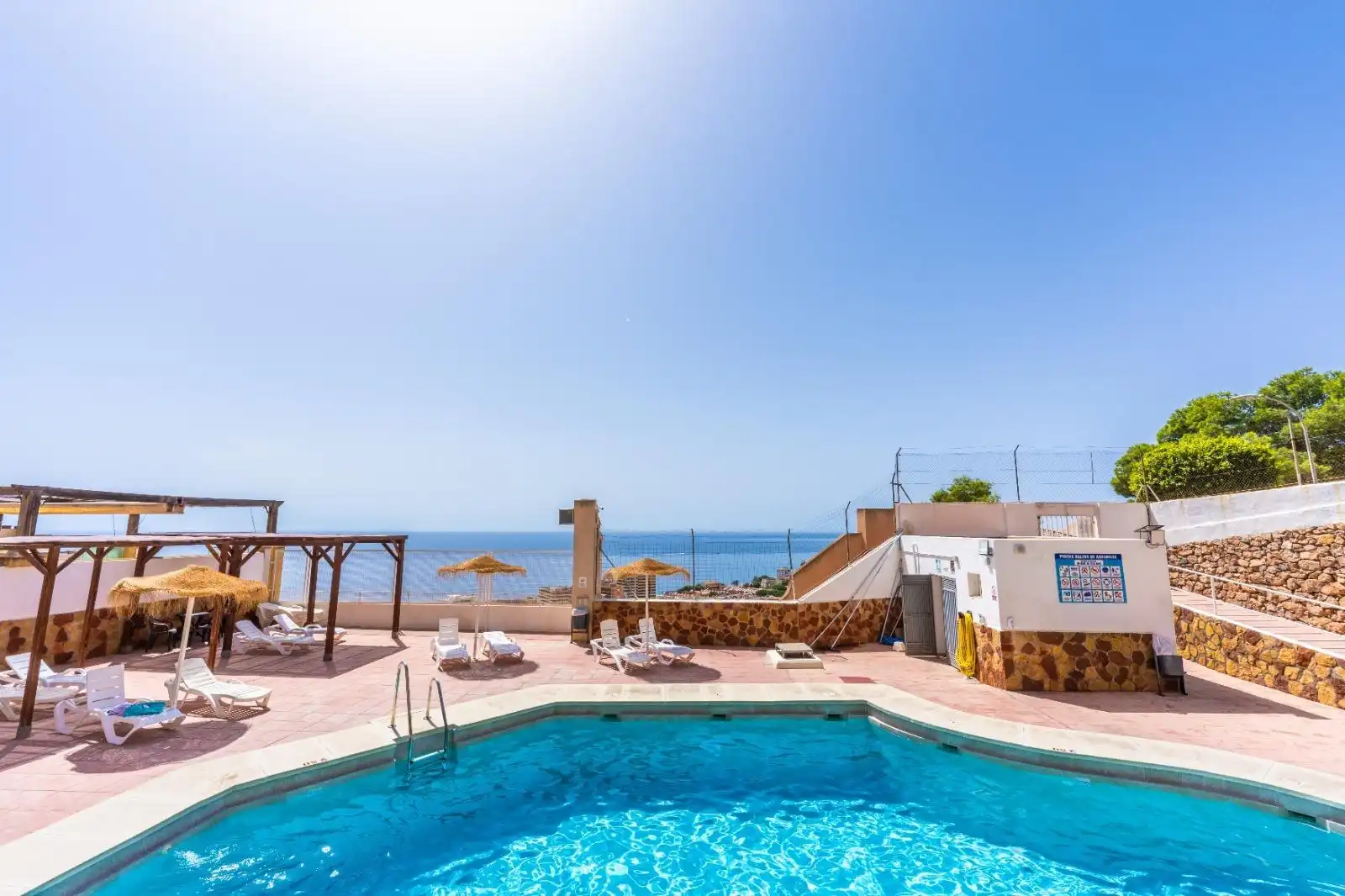 Piscina de Piso en venta en Roquetas de Mar con Aire acondicionado, Terraza y Amueblado