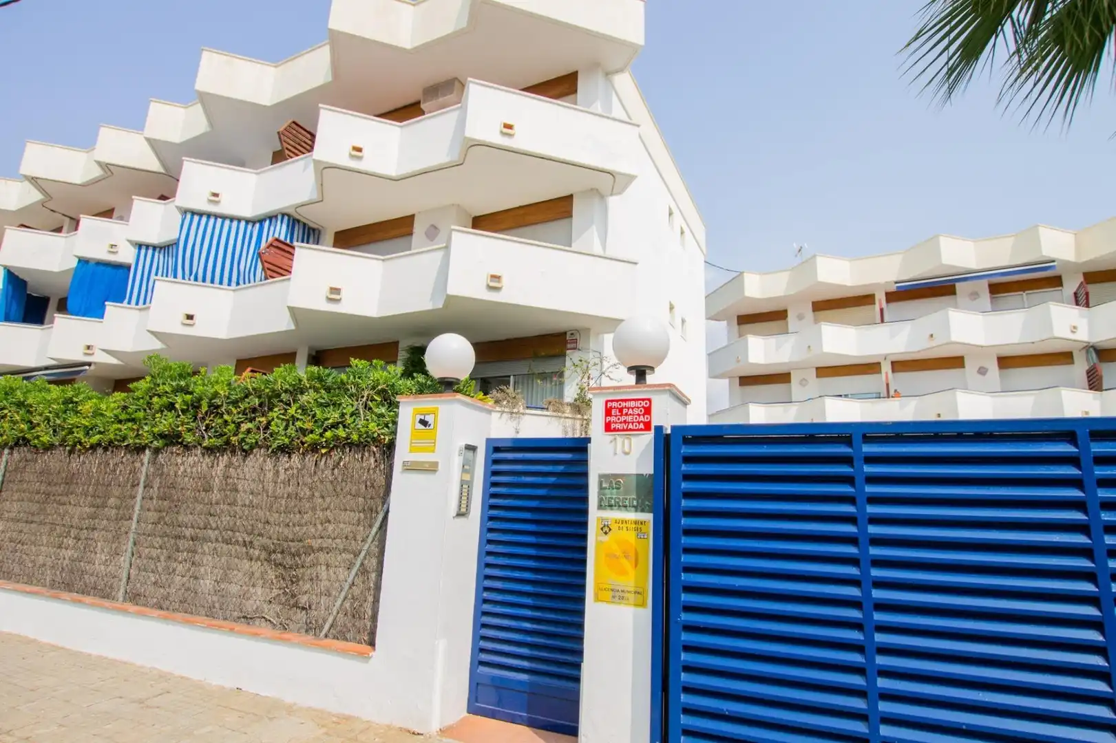 Vista exterior de Pis en venda en Sitges amb Jardí privat, Terrassa i Balcó