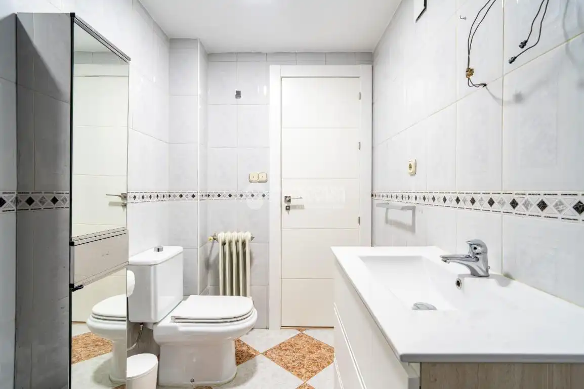 Badezimmer von Wohnung zum Verkauf in Granada