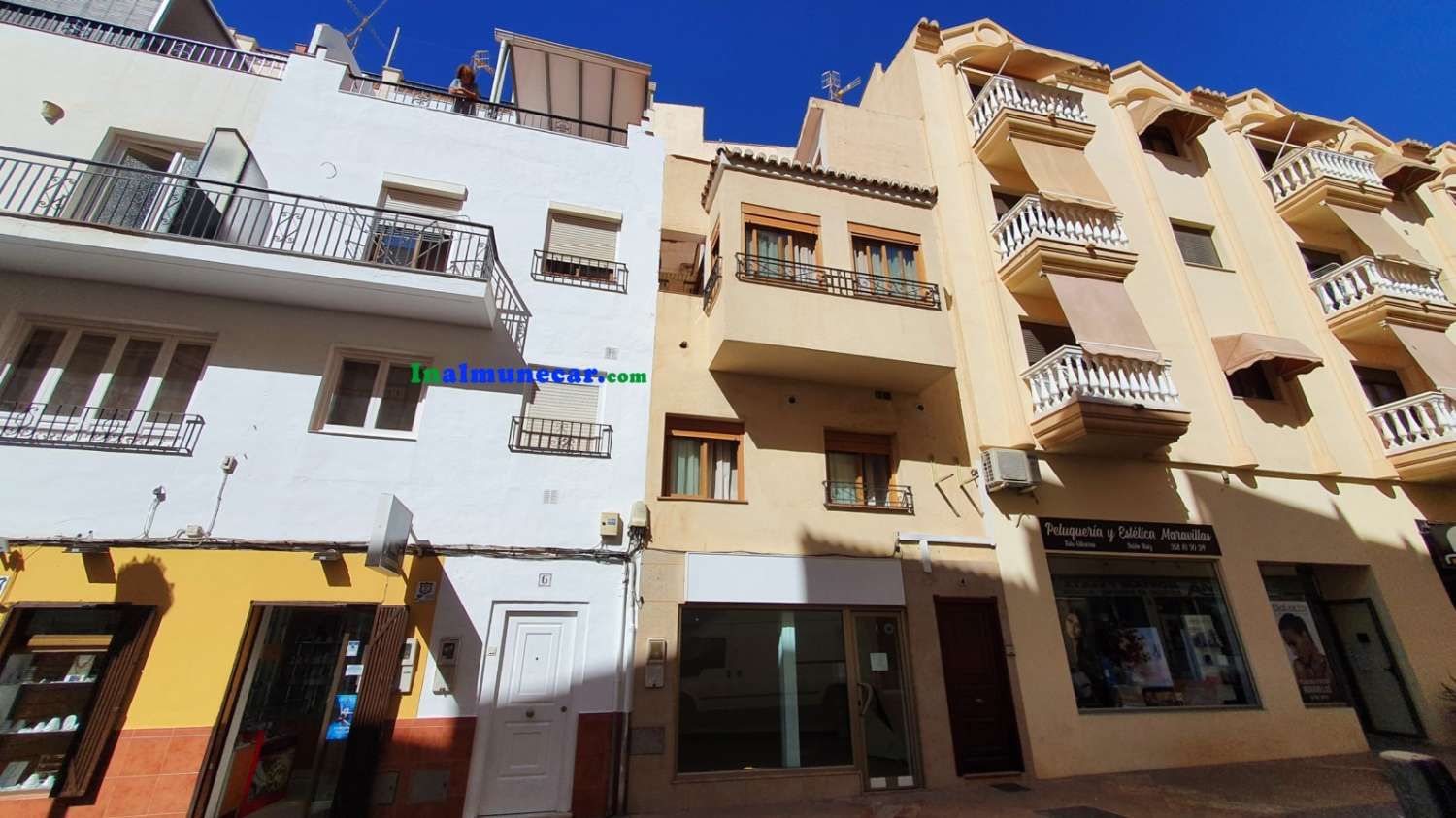 Vista exterior de Casa o xalet en venda en Almuñécar amb Terrassa