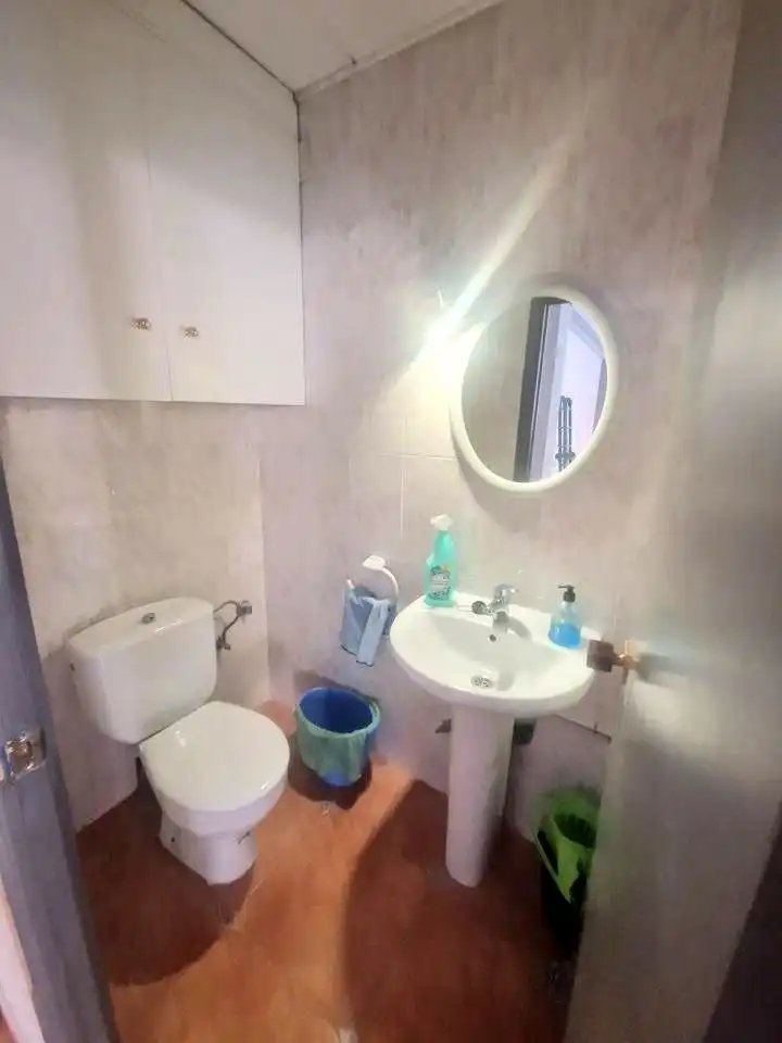 Baño de Local de alquiler en Castellar del Vallès con Aire acondicionado