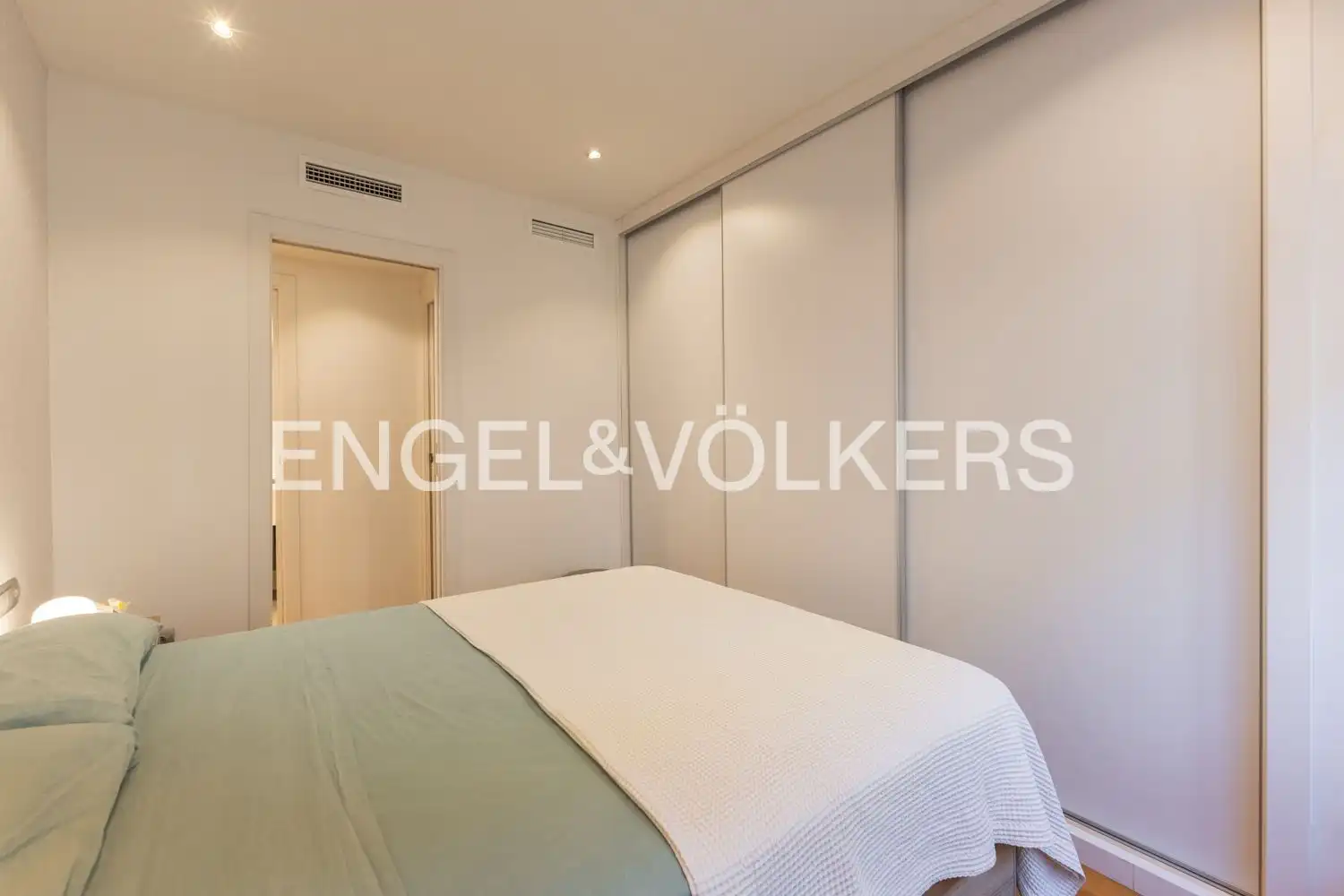 Bedroom of Flat for rent in Valencia  with Air Conditioner, Heating and Parquet flooring