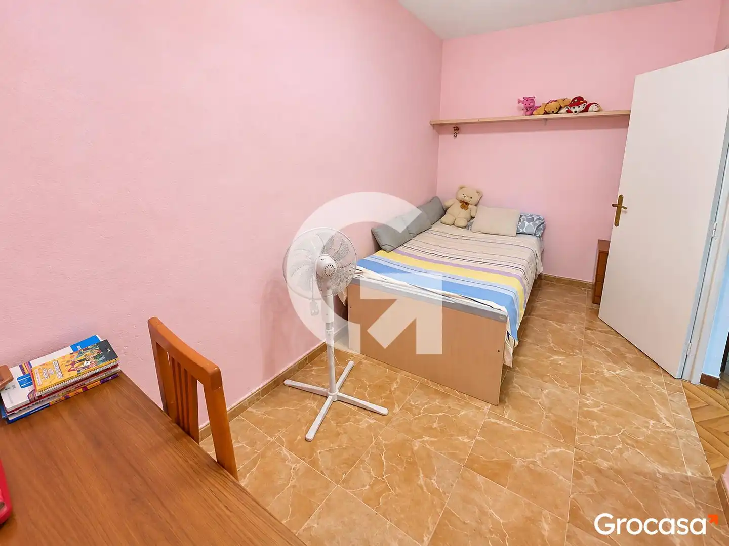 Piso con terraza en venta en CL OLOT, imagen 19