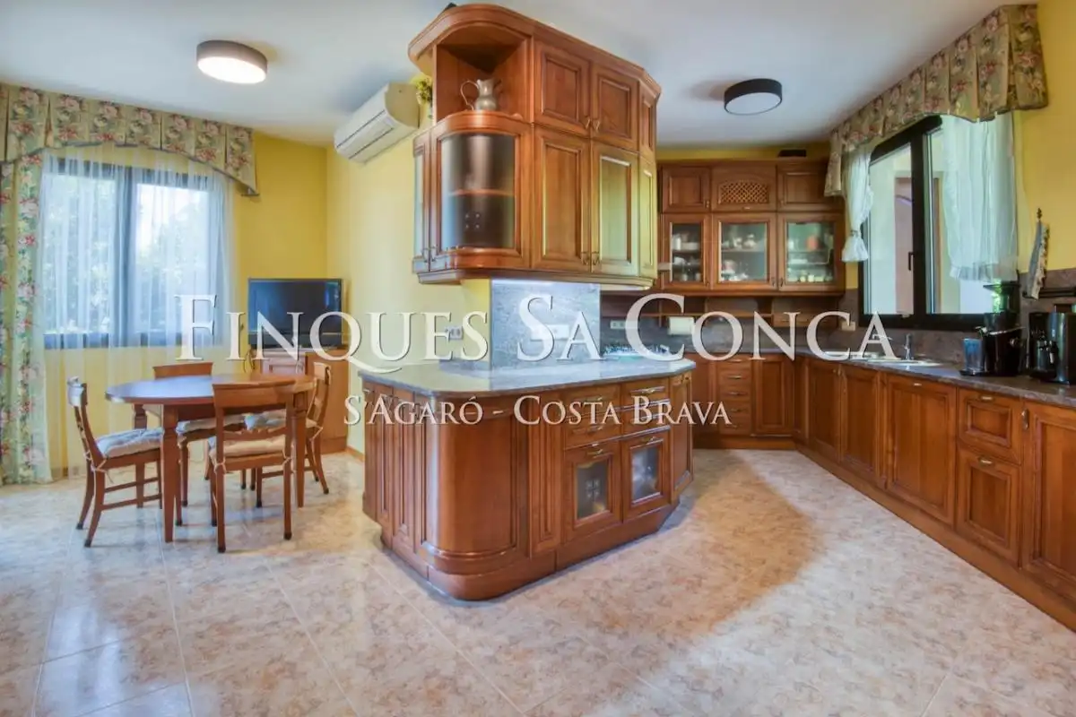 Cocina de Casa o chalet en venta en Castell d'Aro, Platja d'Aro i s'Agaró con Aire acondicionado, Calefacción y Piscina