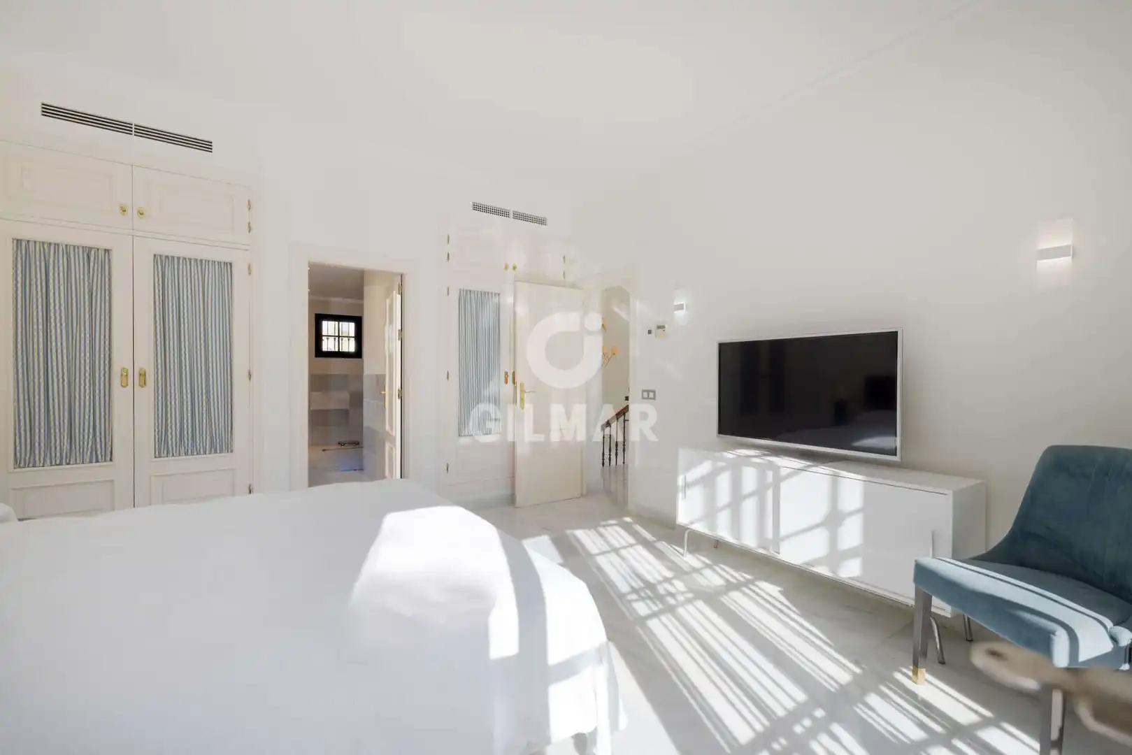 Habitación de Casa o chalet en venta en Estepona con Calefacción, Jardín privado y Piscina