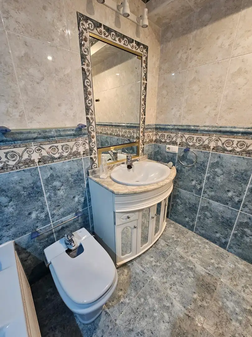 Bany de Apartament en venda en Fuengirola amb Terrassa