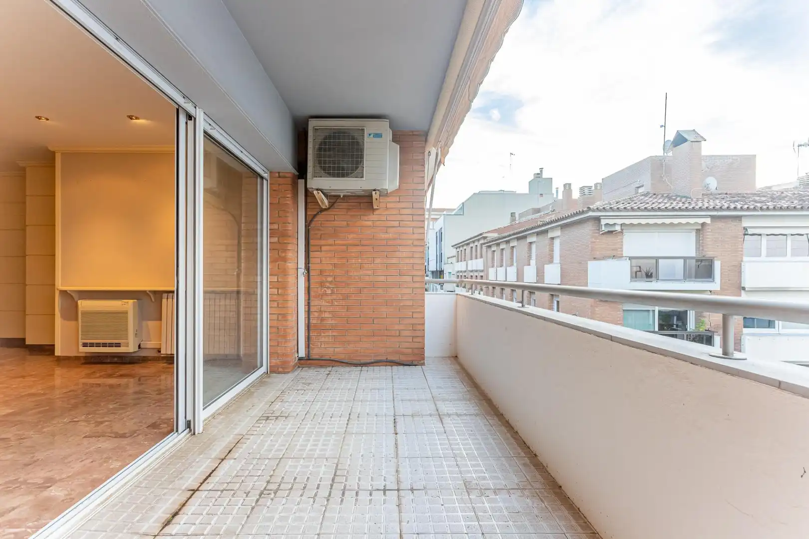 Vista exterior de Ático en venta en Terrassa con Aire acondicionado, Terraza y Trastero