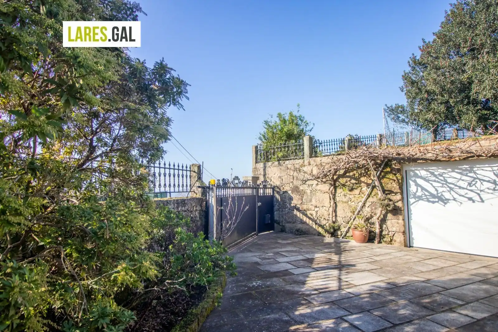 Vista exterior de Casa o xalet de lloguer en Moaña amb Calefacció, Terrassa i Moblat