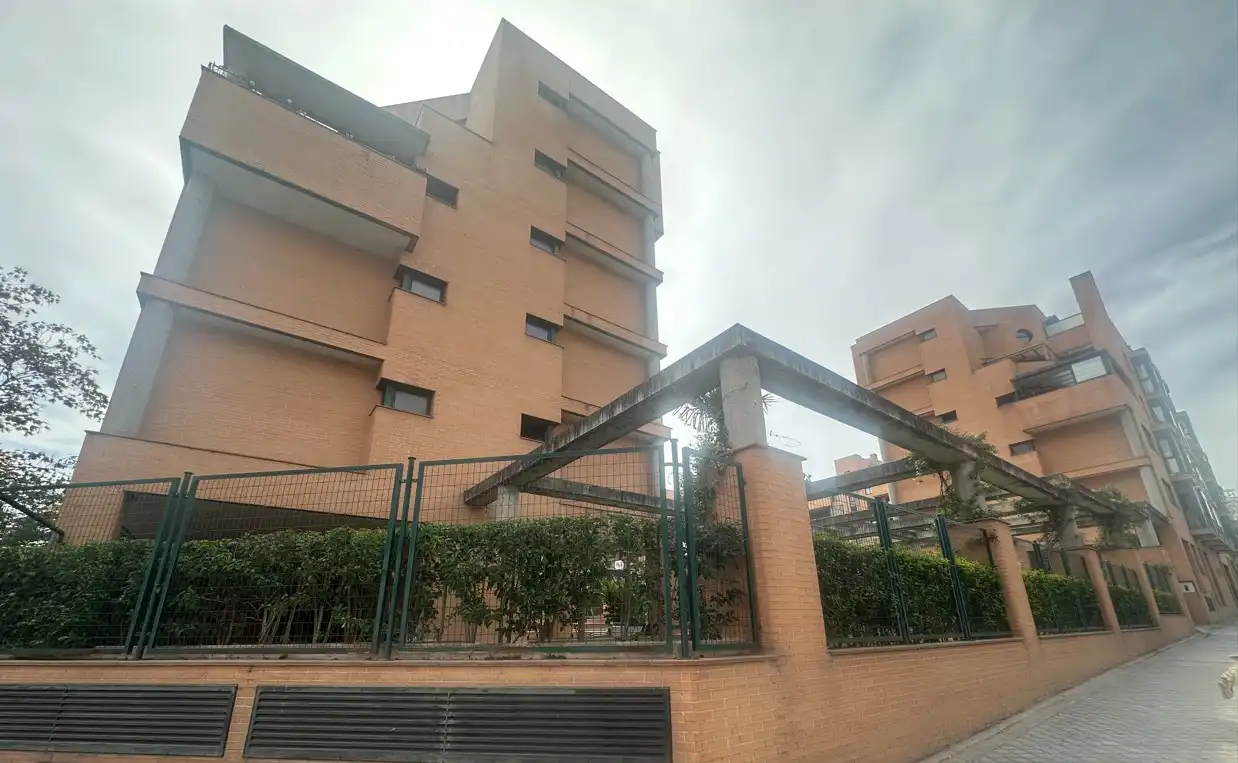 Vista exterior de Pis en venda en Madrid amb Aire condicionat, Calefacció i Jardí privat
