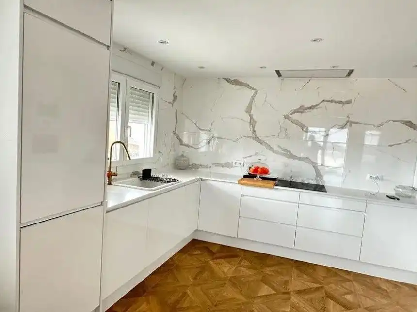 Cuina de Casa o xalet en venda en Vélez-Málaga amb Aire condicionat, Calefacció i Jardí privat