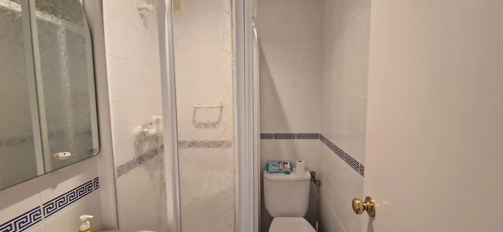 Bany de Apartament de lloguer en El Portil amb Moblat i Piscina comunitària
