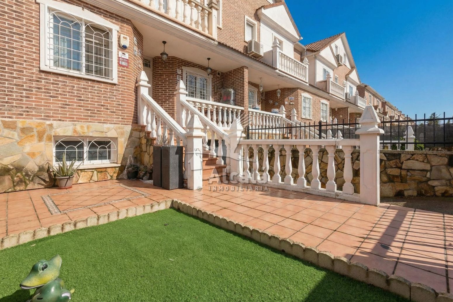 Jardí de Casa adosada en venda en Azuqueca de Henares amb Calefacció