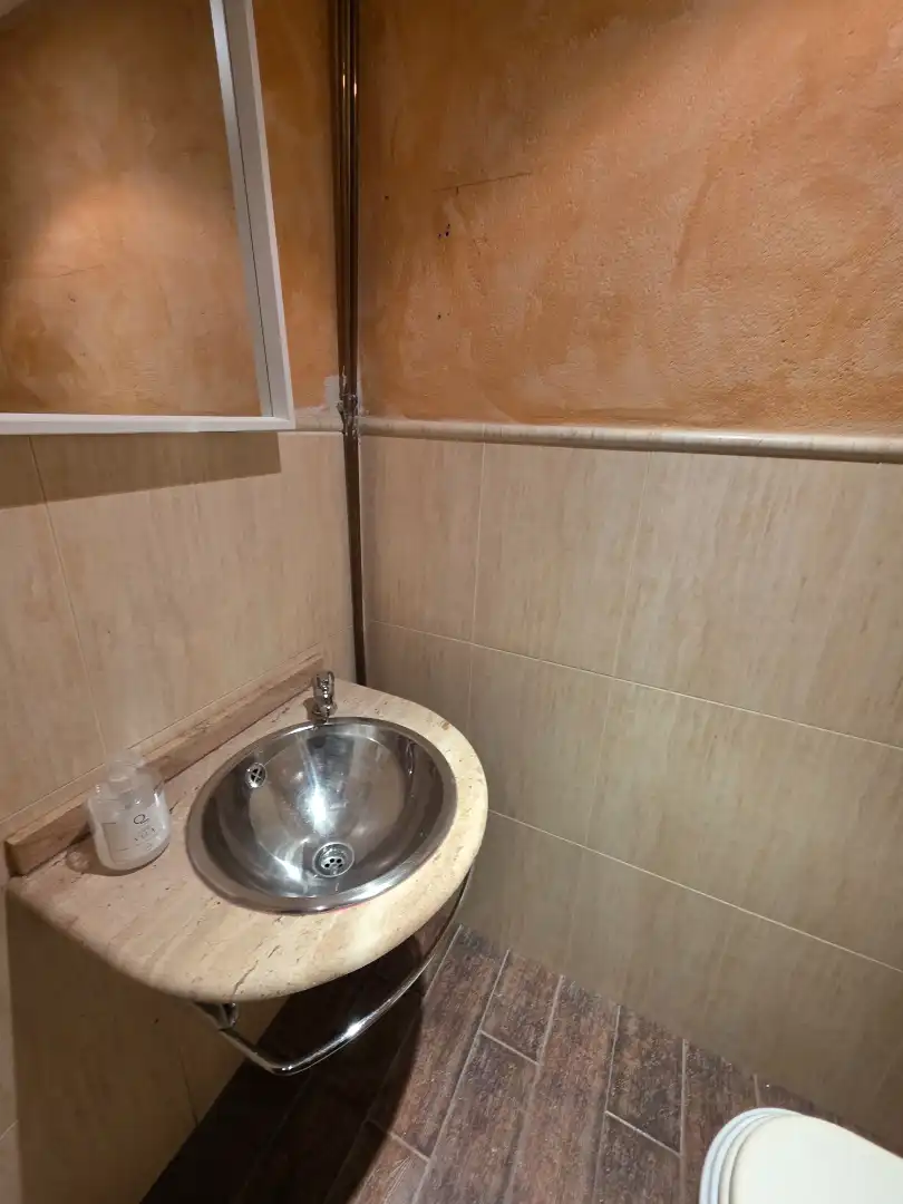 Badezimmer von Geschaftsraum zur Miete in Toledo mit Klimaanlage