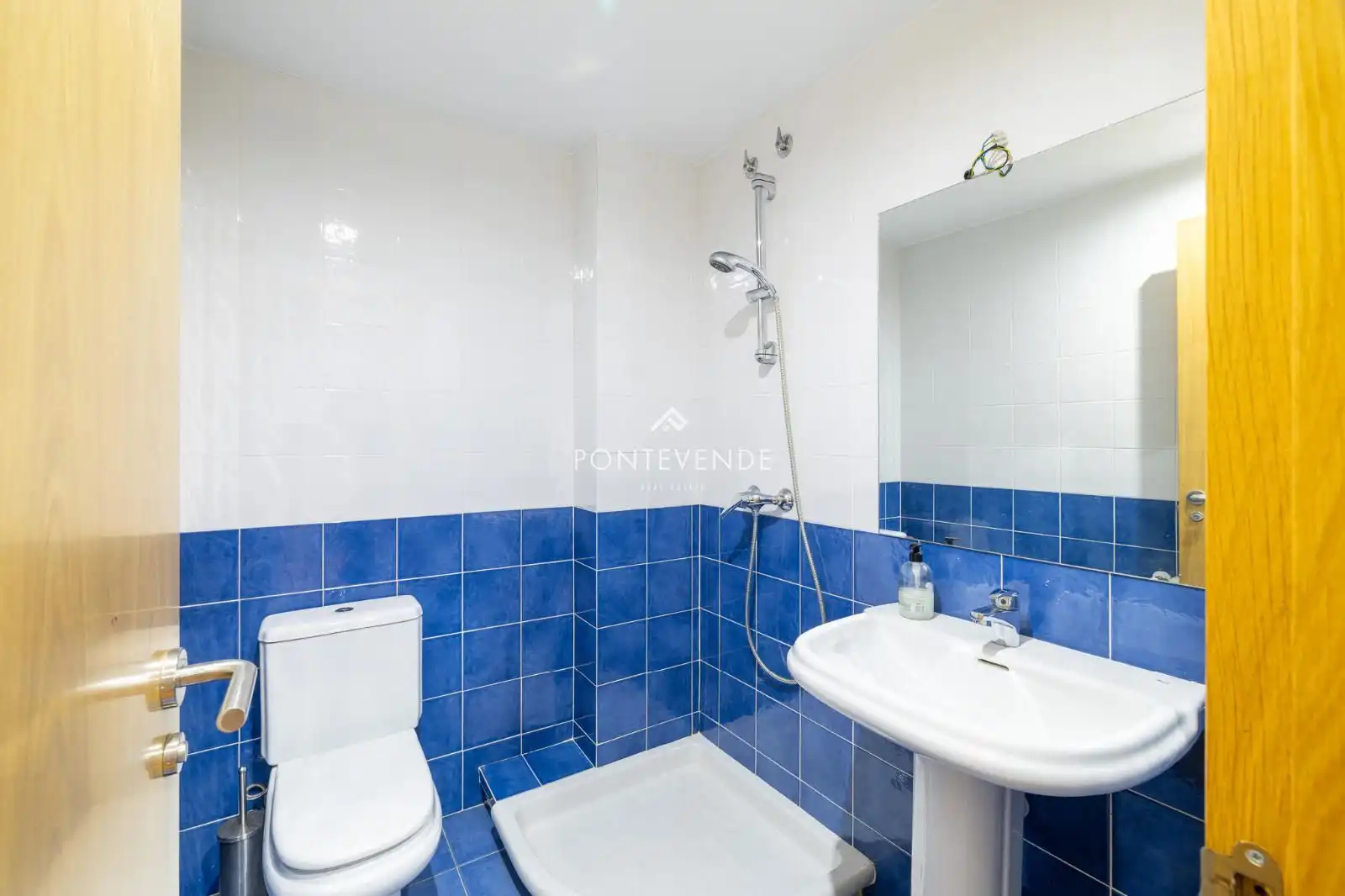 Bany de Casa o xalet en venda en Vigo  amb Calefacció, Jardí privat i Terrassa