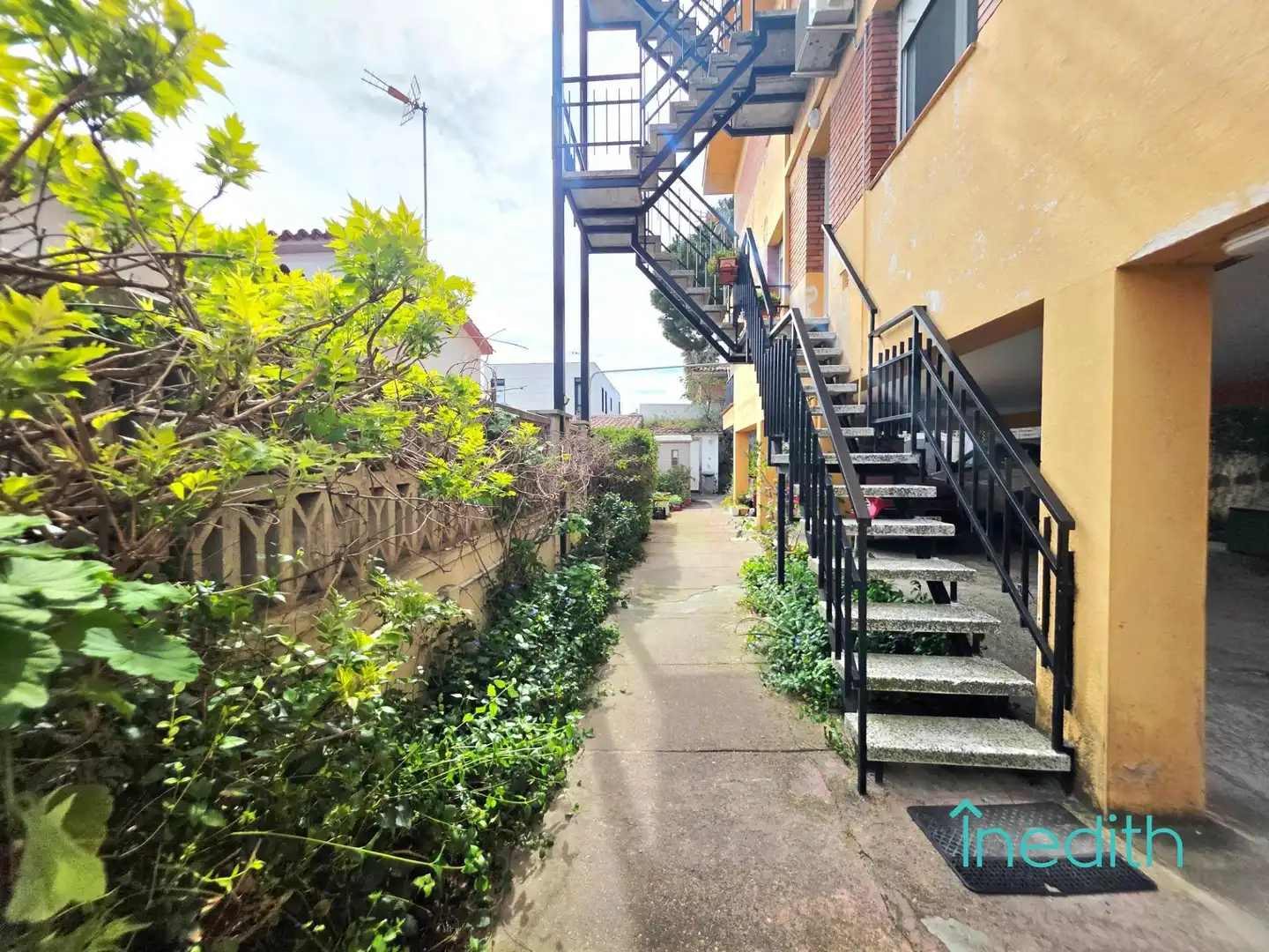 Vista exterior de Piso en venta en Castelldefels con Aire acondicionado, Calefacción y Terraza