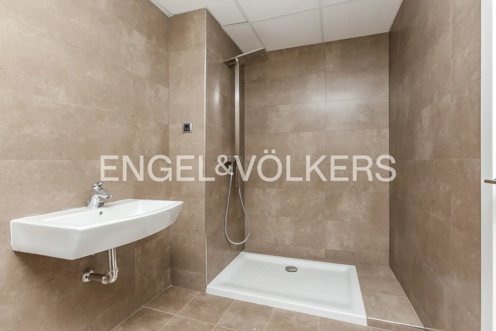 Baño de Casa o chalet en venta en Madrid con Aire acondicionado, Calefacción y Jardín privado