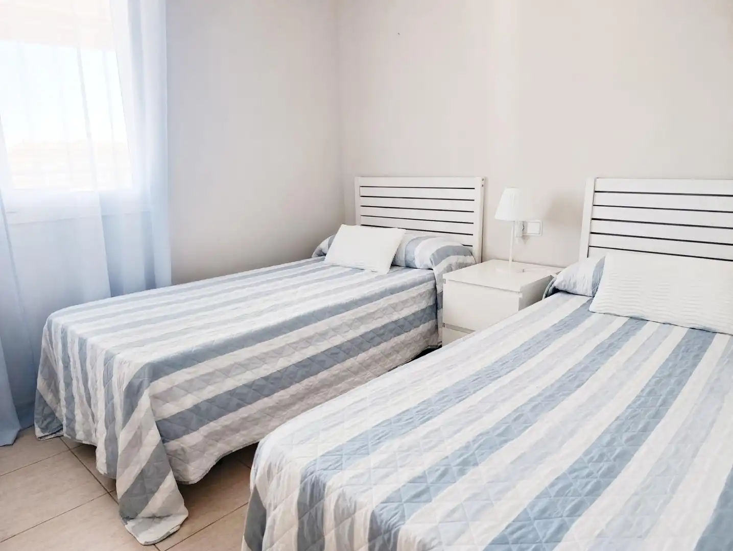 Habitación de Apartamento de alquiler en Dénia con Aire acondicionado, Calefacción y Jardín privado
