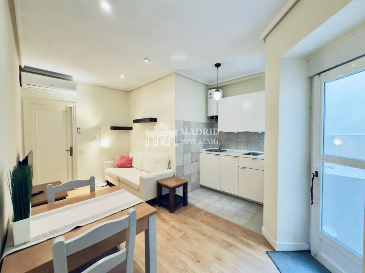 Vista exterior de Piso de alquiler en Madrid con Aire acondicionado, Calefacción y Trastero