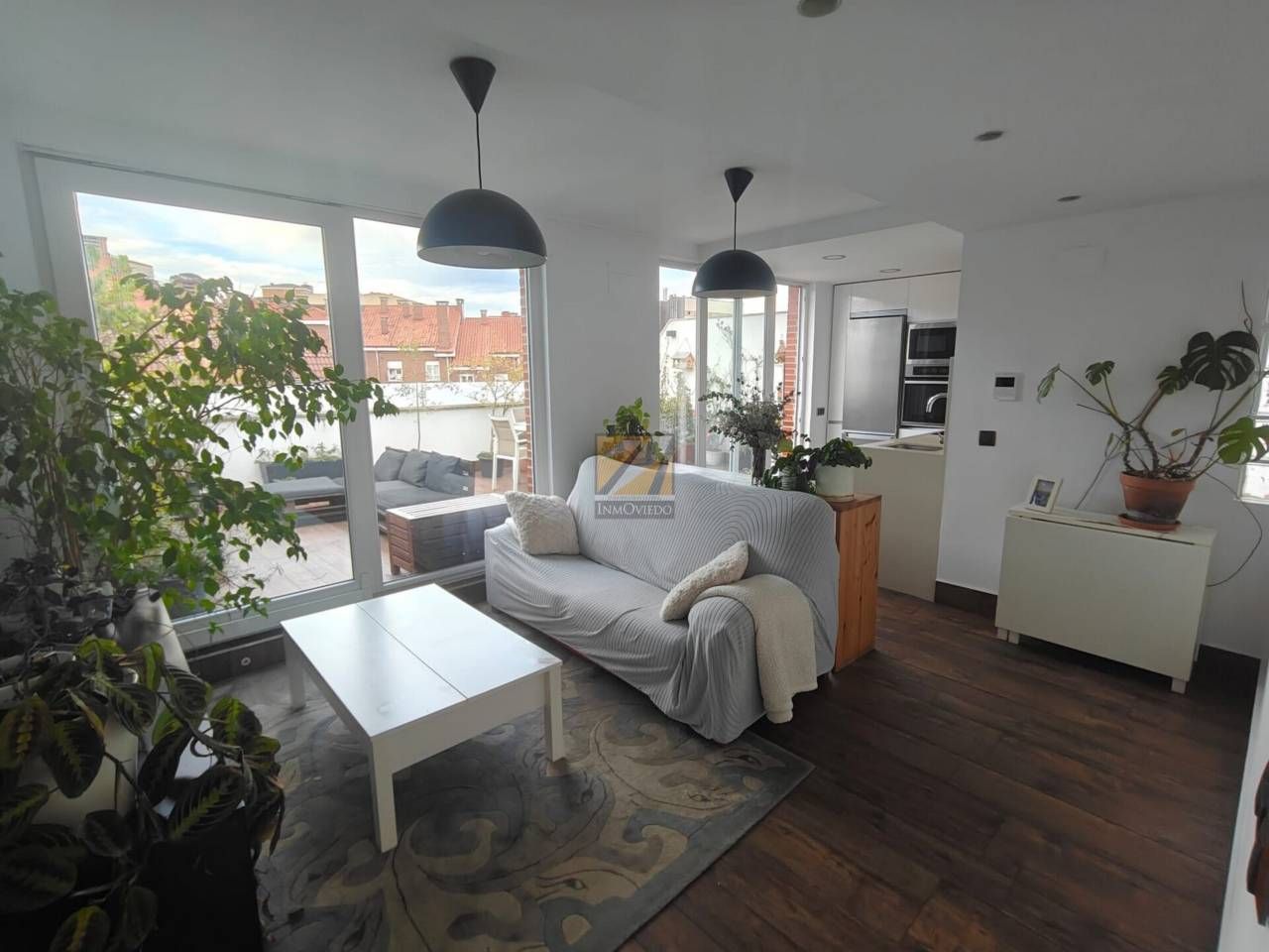 Living room of Flat to rent in Oviedo   with Heating, Parquet flooring and Terrace