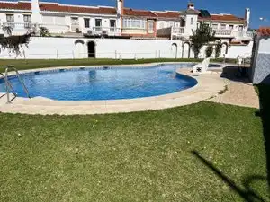 Piscina de Casa adosada en venda en Málaga amb Jardí privat, Terrassa i Forn