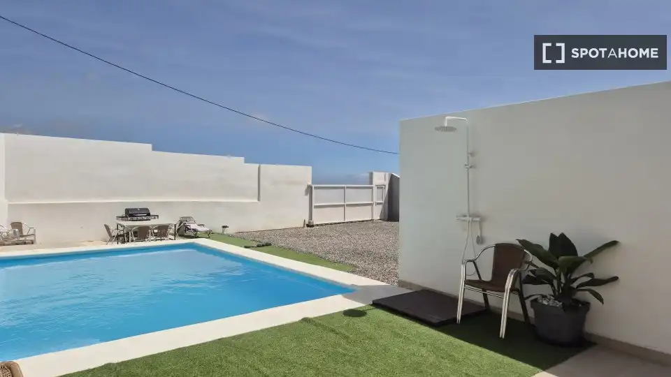 Schwimmbecken von Wohnung zur untervermieten in Arafo mit Klimaanlage, Terrasse und Möbliert