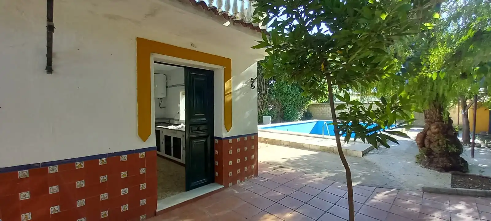 Vista exterior de Finca rústica en venta en Alcalá de Guadaira con Aire acondicionado, Calefacción y Jardín privado