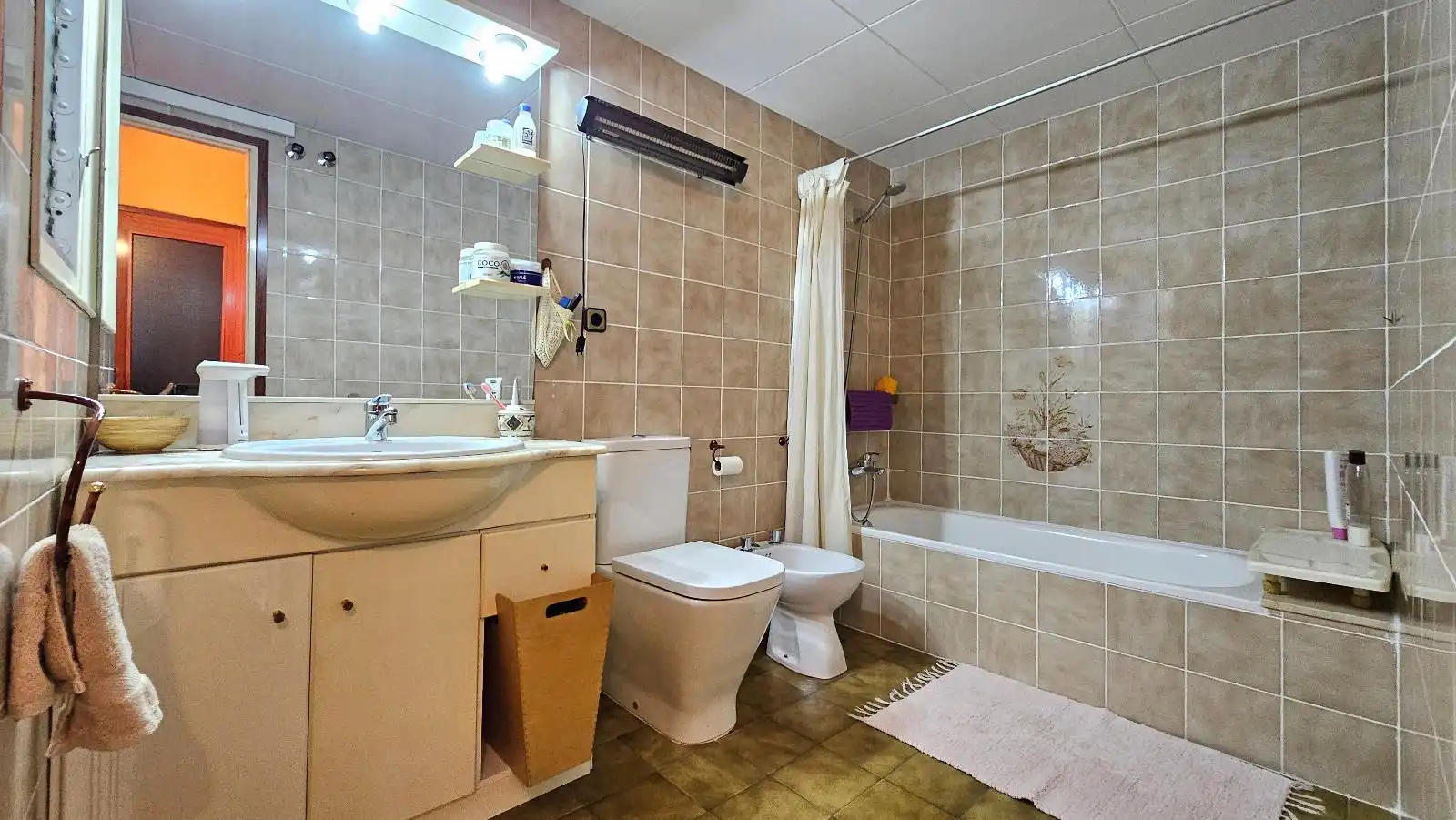 Baño de Piso en venta en Barcelona con Aire acondicionado, Terraza y Amueblado