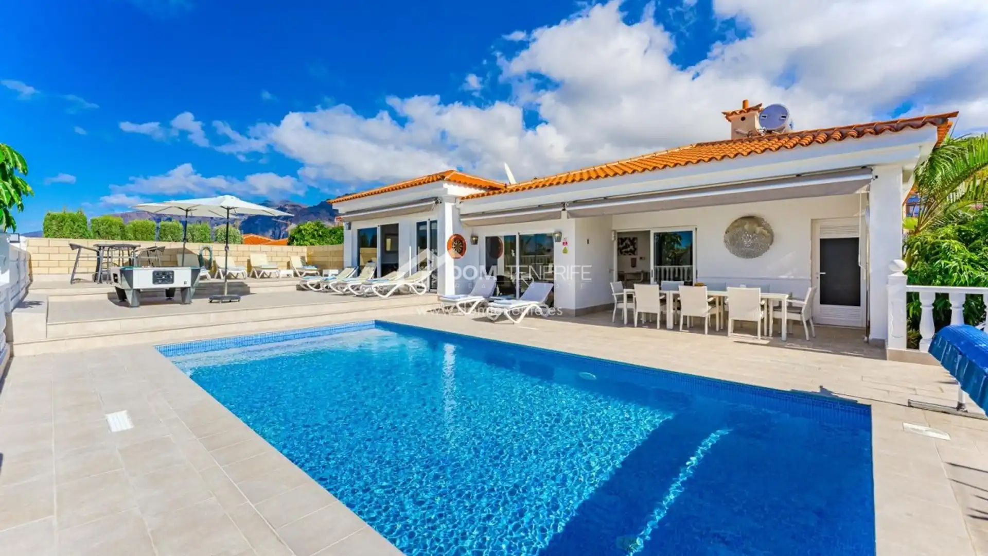 Vista exterior de Casa o xalet en venda en Santiago del Teide amb Terrassa, Piscina i Moblat