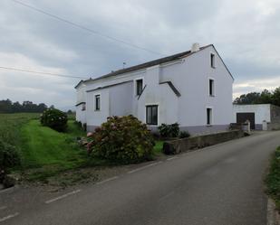 Vista exterior de Casa o xalet en venda en Tapia de Casariego amb Calefacció i Parquet