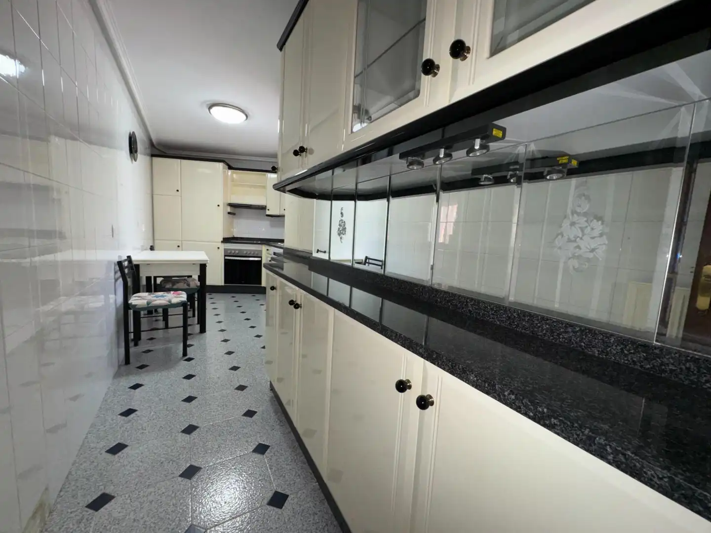Cuina de Pis en venda en Ponferrada amb Calefacció, Parquet i Terrassa