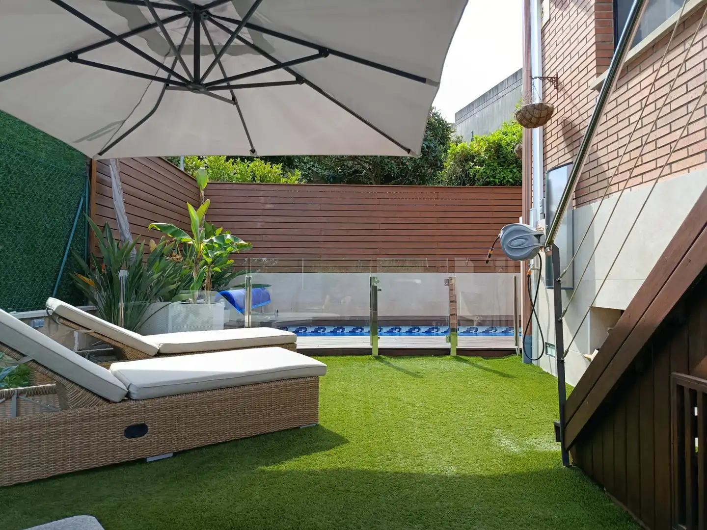 Terrassa de Casa adosada en venda en Girona amb Aire condicionat, Calefacció i Jardí privat