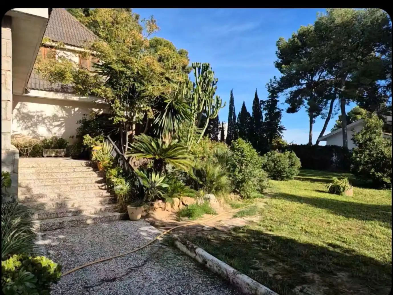 Chalet con piscina en venta en Calle de Jacinto Benavente 3, imagen 2