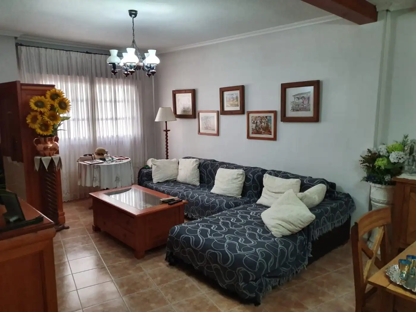 Wohnzimmer von Einfamilien-Reihenhaus zum Verkauf in El Pinós / Pinoso mit Möbliert