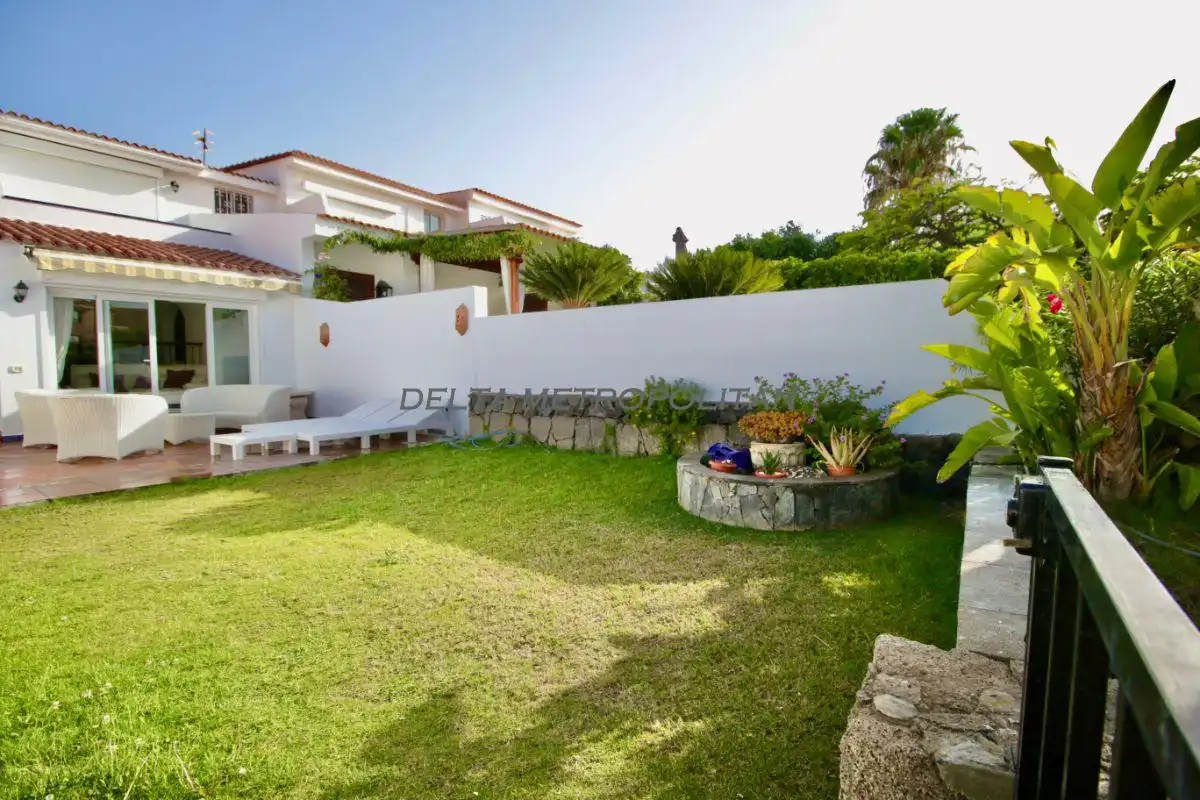 Vista exterior de Casa o chalet de alquiler en San Miguel de Abona con Terraza, Amueblado y Piscina comunitaria