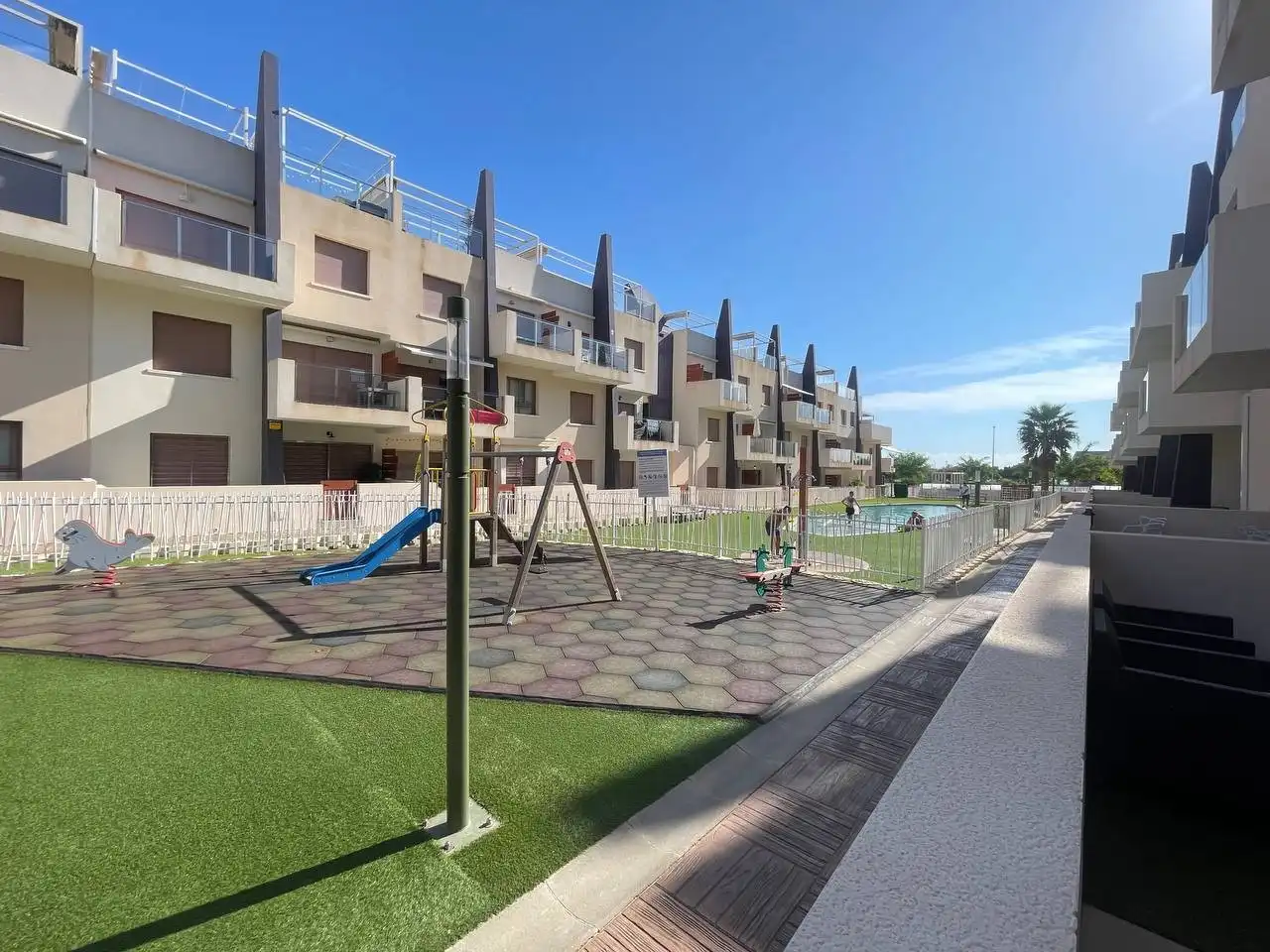 Vista exterior de Planta baja de alquiler en Pueblo Latino