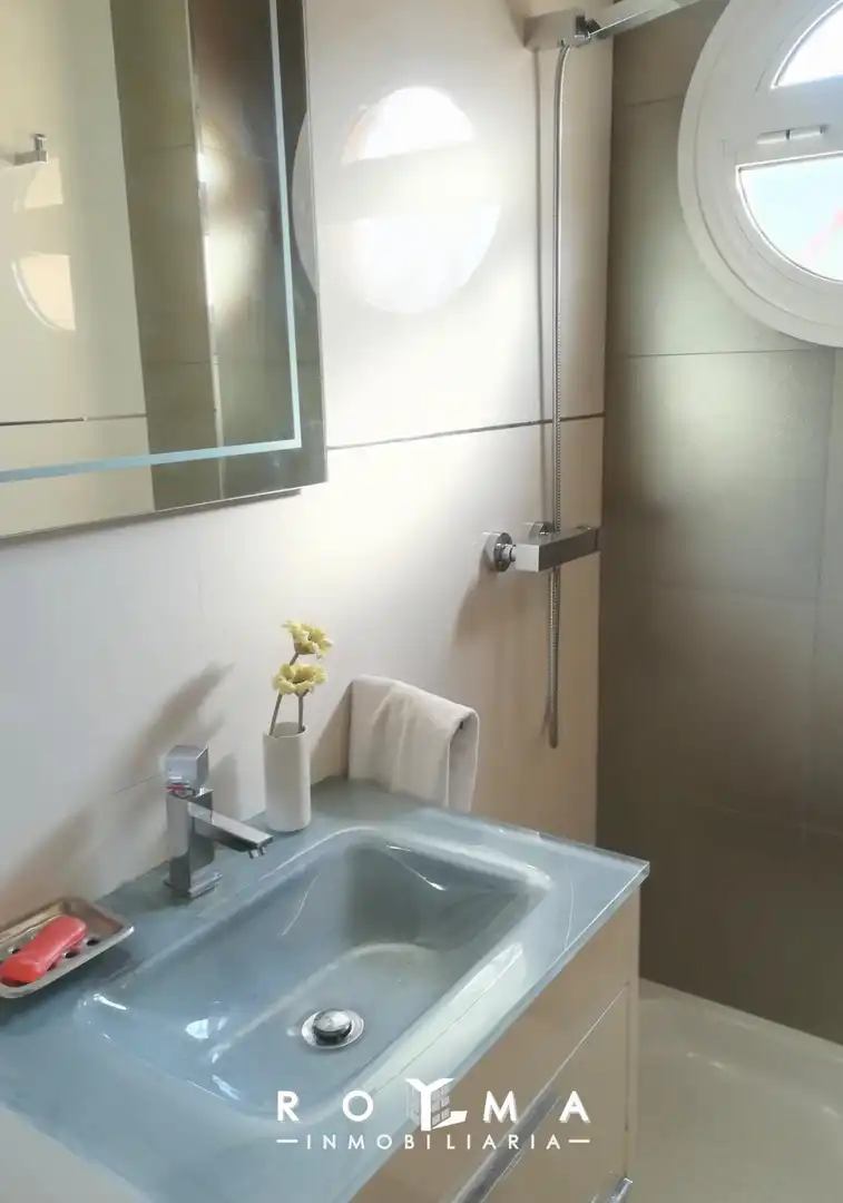 Baño de Casa adosada de alquiler en Dos Hermanas con Aire acondicionado, Calefacción y Parquet