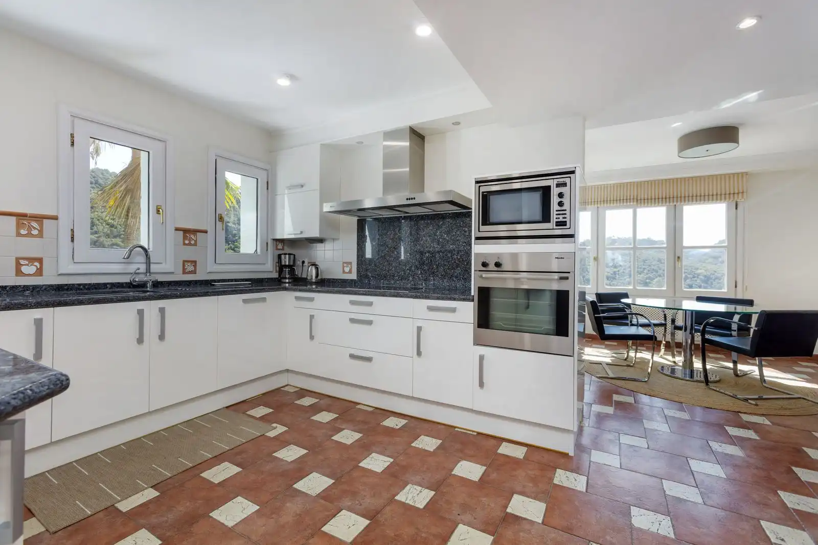 Cocina de Casa o chalet en venta en Igualeja con Aire acondicionado, Jardín privado y Piscina