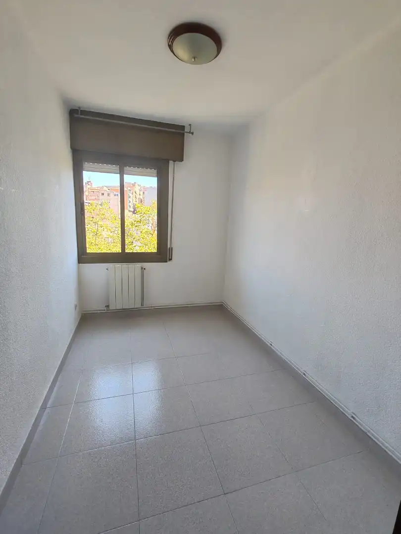 Habitación de Piso en venta en Badalona con Calefacción y Balcón
