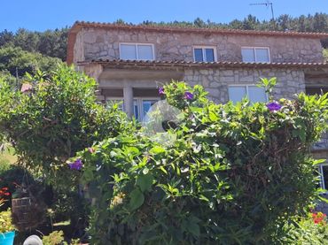 House with garden for sale in Coruxo - Oia - Saiáns