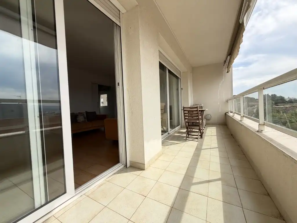 Terrasse von Wohnung zur Miete in Girona mit Klimaanlage, Ofen und Balkon