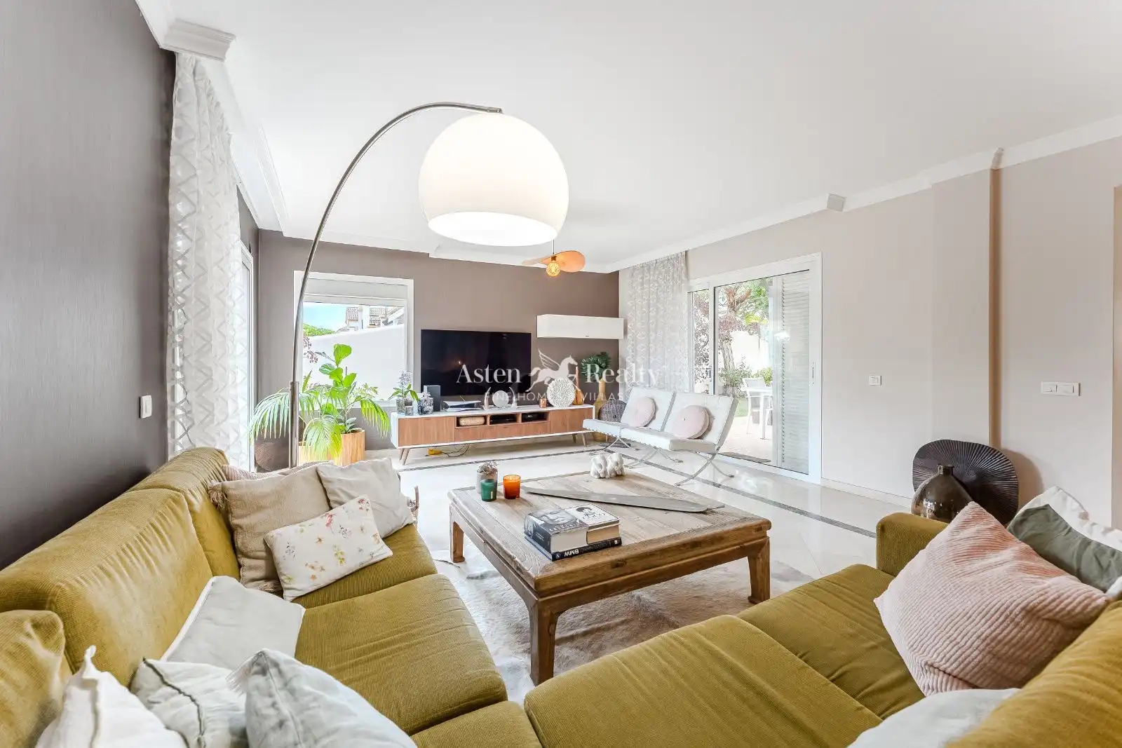 Living room of Houses for sale in Adeje  with Air Conditioner, Heating and Terrace