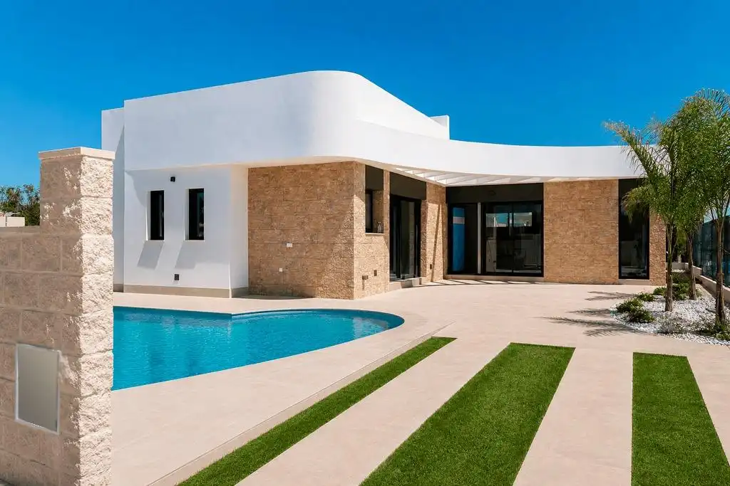 Chalet con piscina en venta en Calle Chumbera