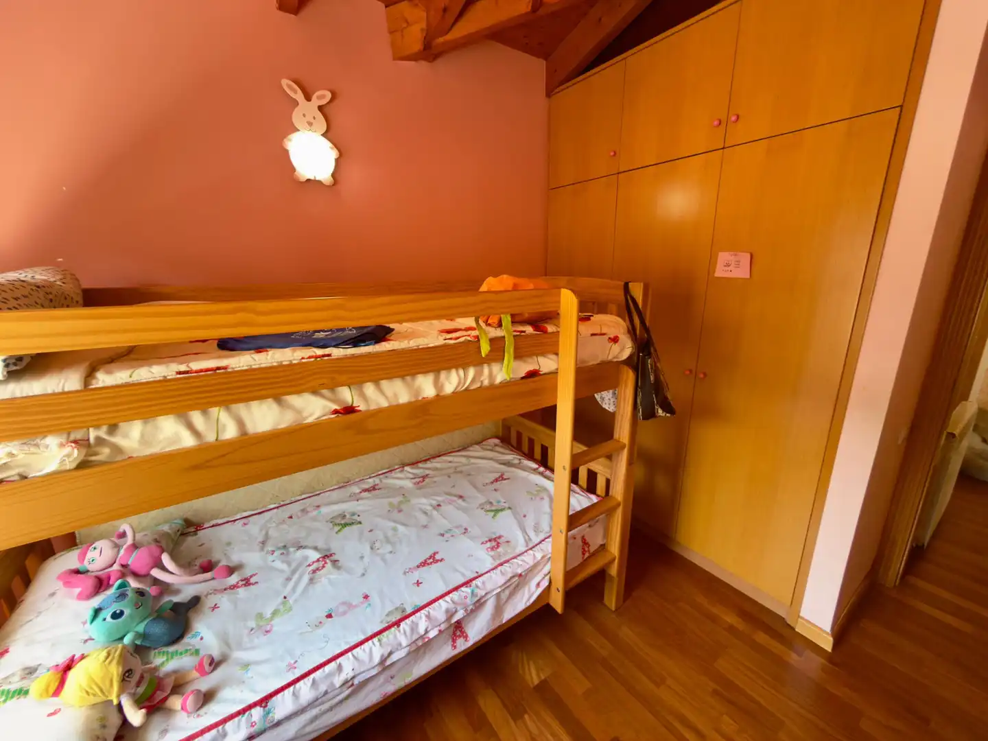 Dormitori de Casa o xalet en venda en Sant Boi de Llobregat amb Calefacció, Jardí privat i Parquet