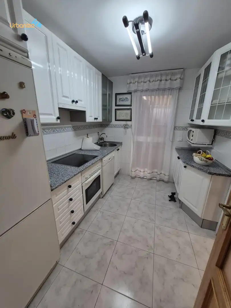 Cocina de Casa adosada en venta en Badajoz con Calefacción, Terraza y Trastero